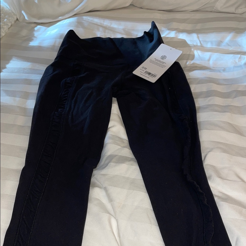 Athleta Cream Salutation Stash II Leggings